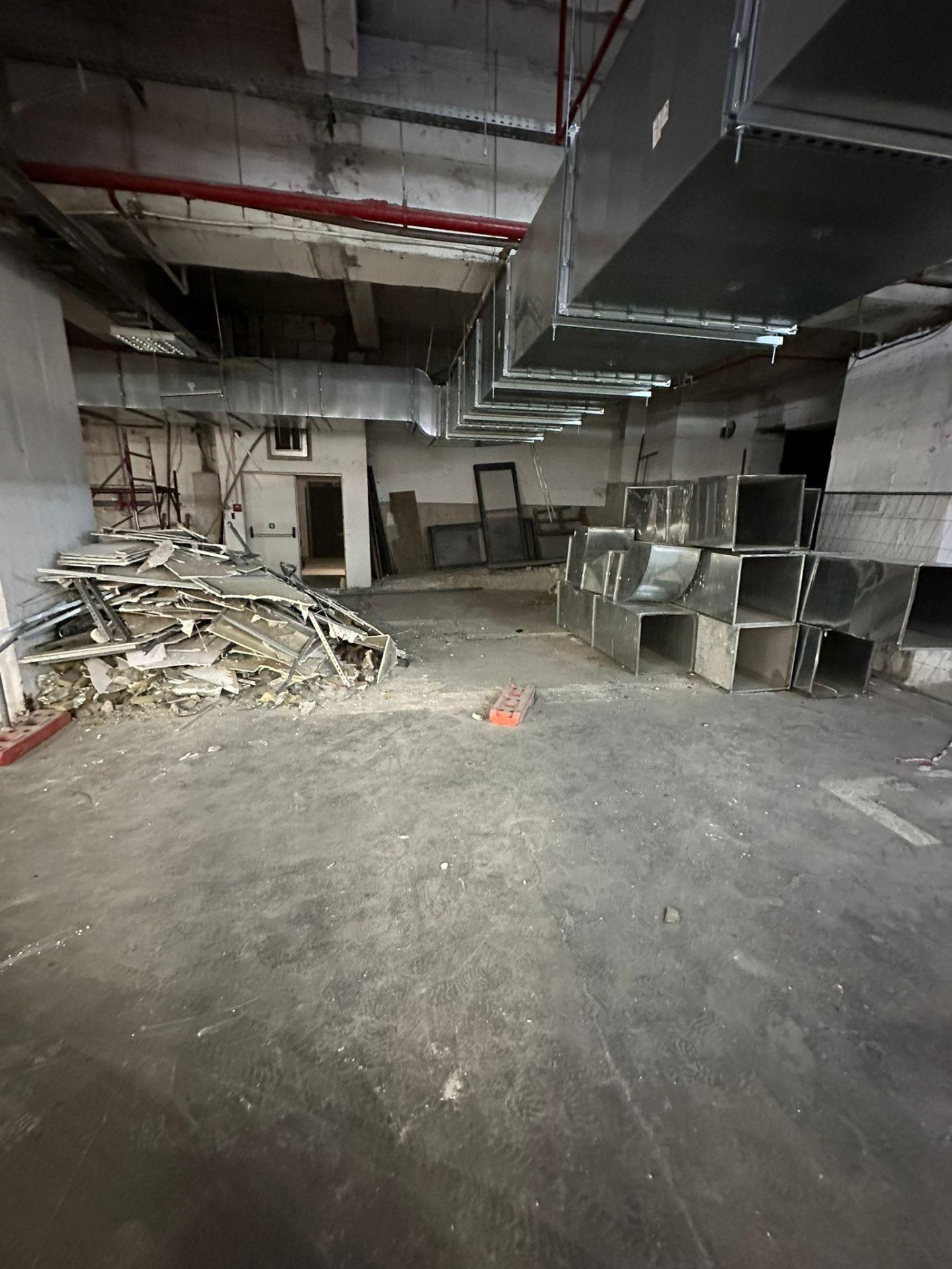 Tubulatură desfumare în execuție subsol Globalworth City Office București