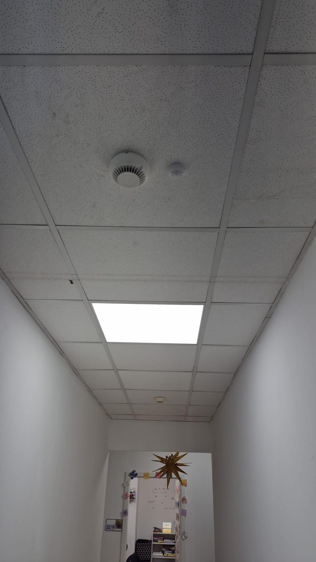 Detector de fum optic montat pe tavan casetat birouri Patria Bank Ghencea Business Center