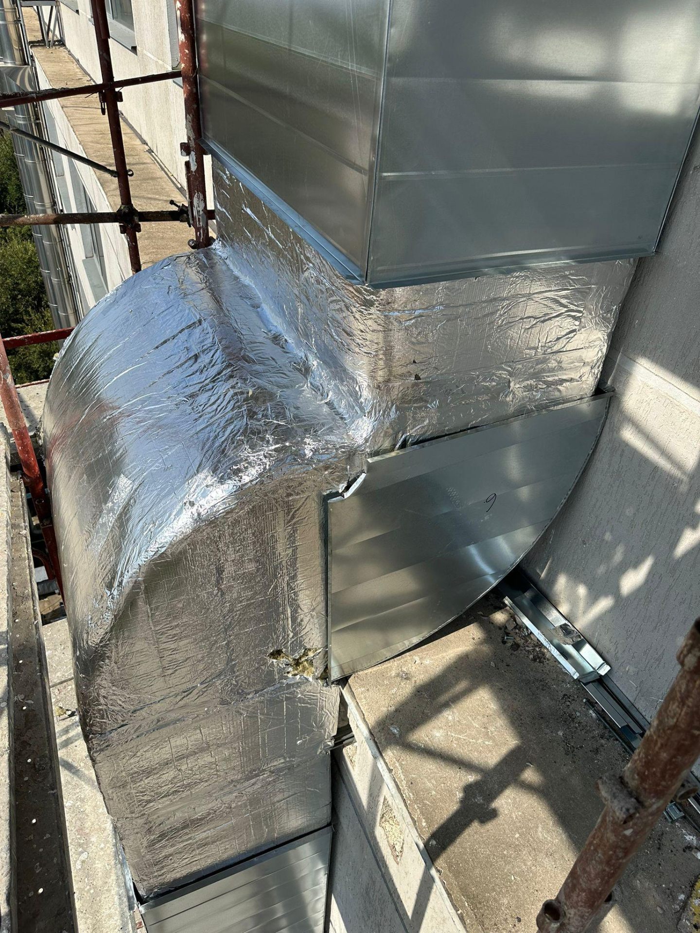 Cot tubulatură desfumare izolat cu folie aluminiu pentru protecție incendiu